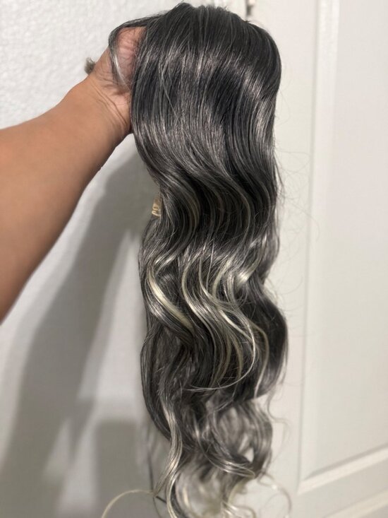Other - NEW 28 inch Long wavy ombre  glueless wig